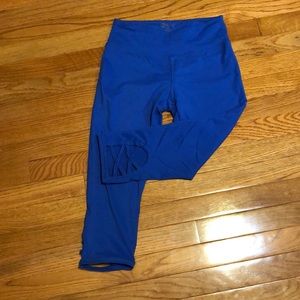 3/4 leggings with crisscross detail